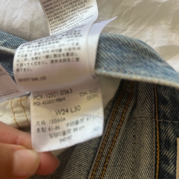 Levi 501 denim worn but still good condition. Has a slight Small stain as seen - Picture 5 of 8